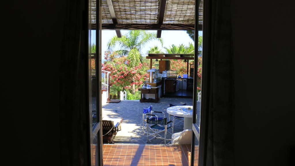 Cala Cavone Guest House Ponza Bagian luar foto
